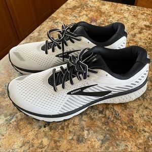 Brooks Ghost 12 - Size 9.5